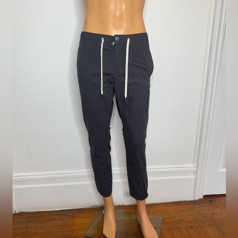 Vuori Men’s black ripstop pants small